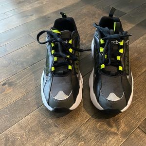 Reebok Royal Pervader Tennis Shoes